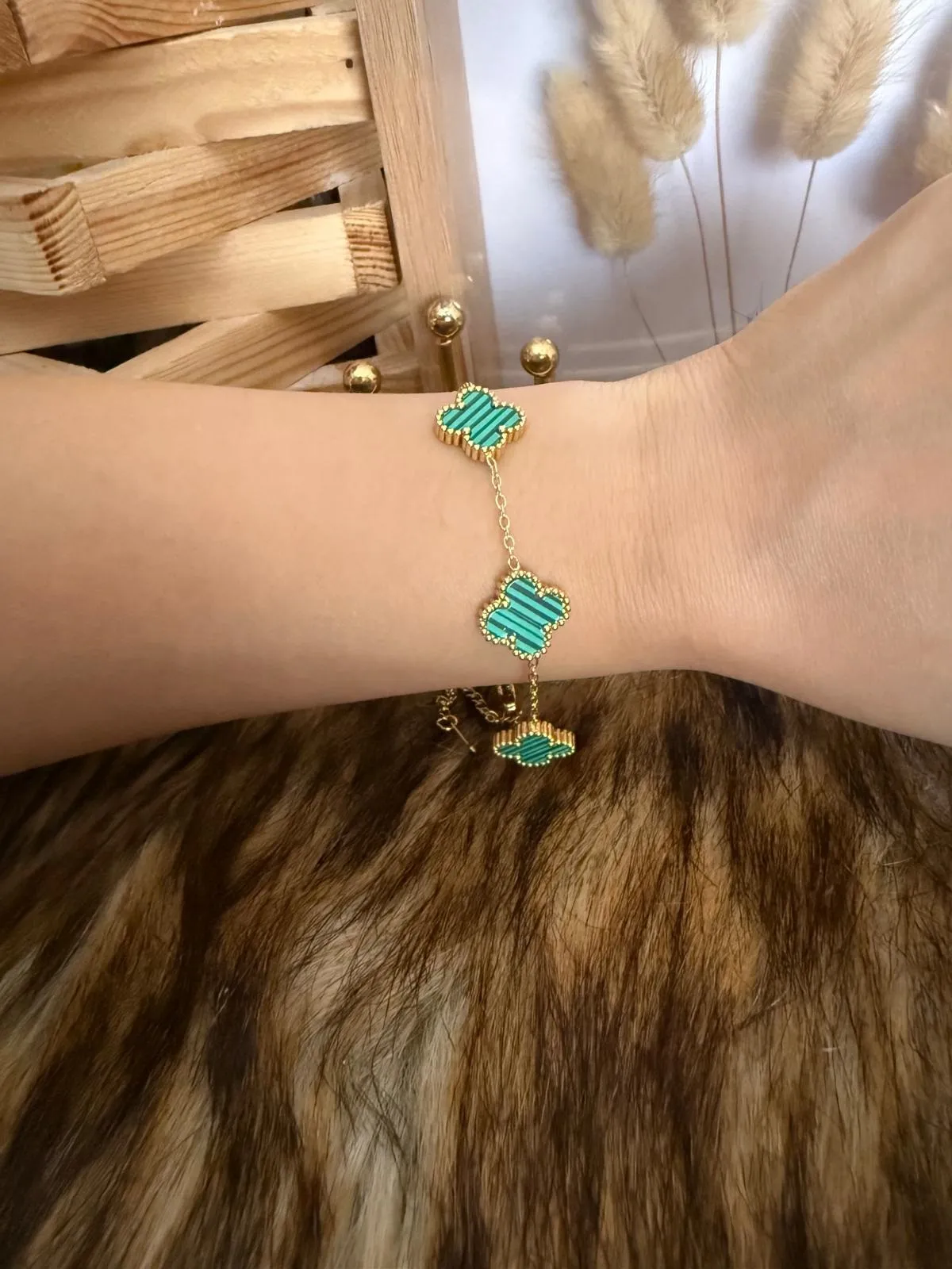 VAN CLEEF MUADİLİ GOLD YEŞİL BİLEKLİK MODELİ